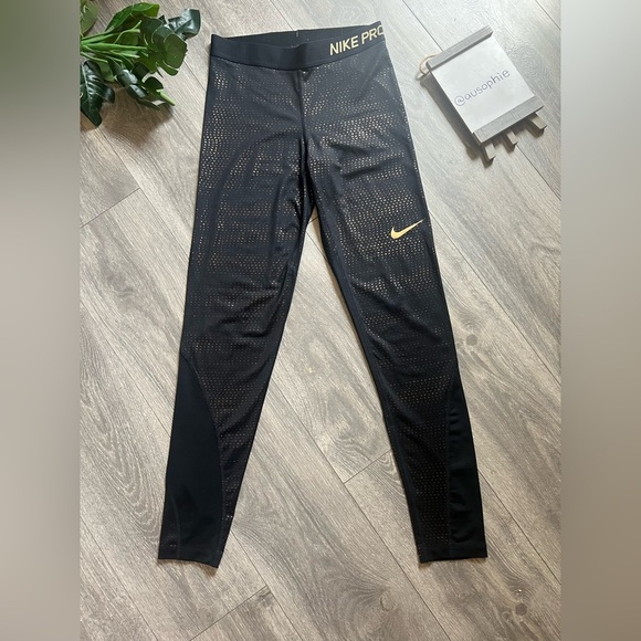 Nike Pro Metallic Dots Sports Bra & Tight Set in Black & Metallic Gold. Size M - Picture 4 of 14